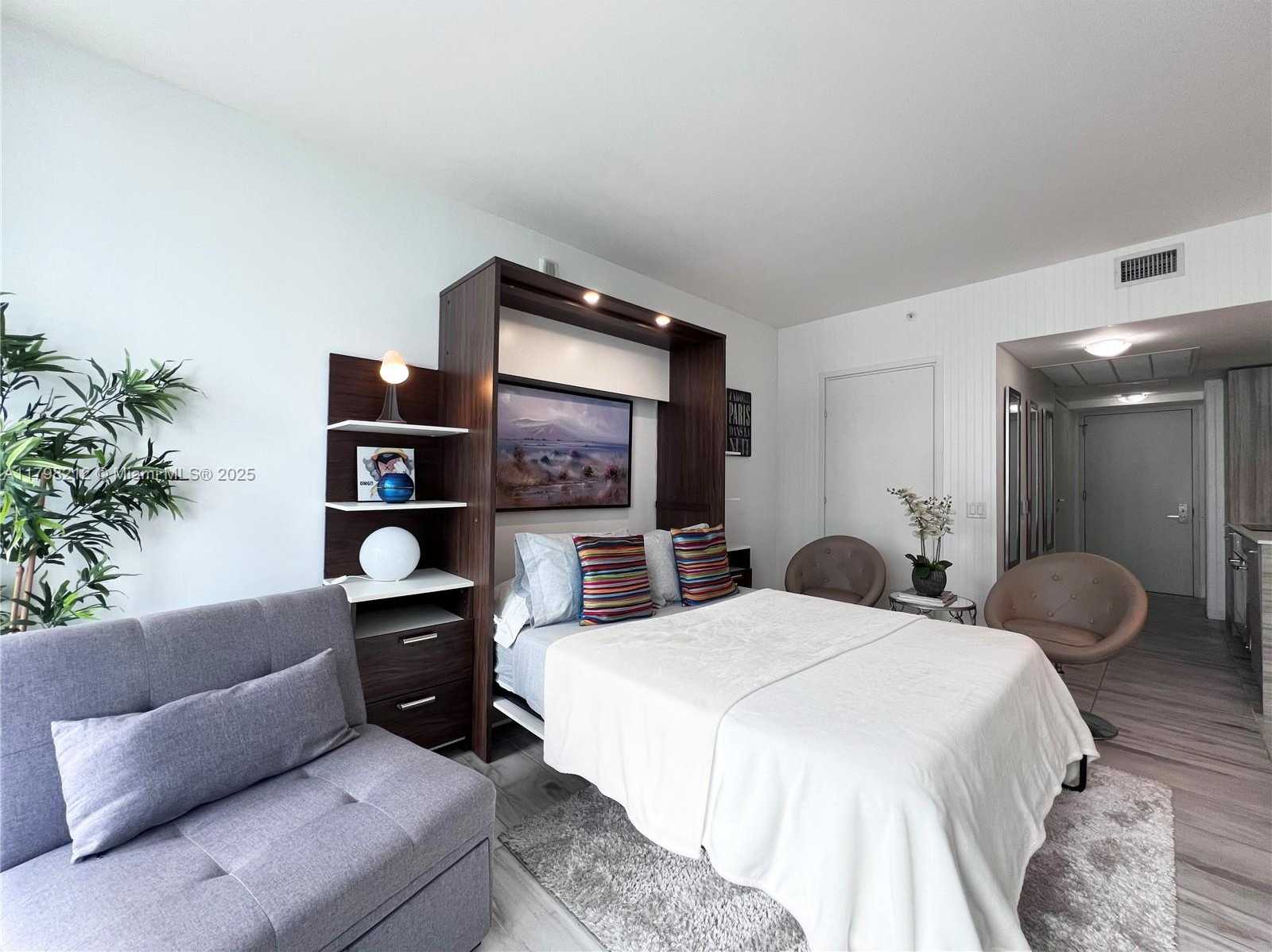 Small Image of 1300 BRICKELL BAY DR #1813, Miami Number 14