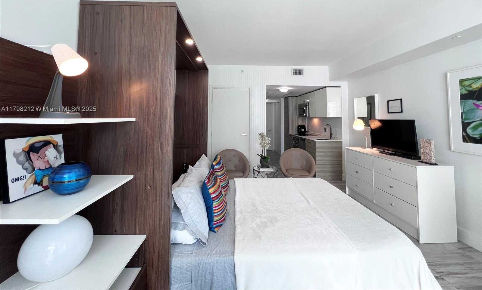 Small Image of 1300 BRICKELL BAY DR #1813, Miami Number 16