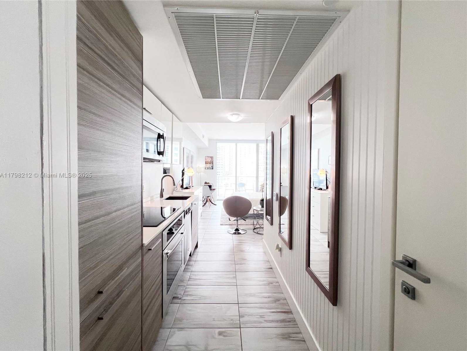 Small Image of 1300 BRICKELL BAY DR #1813, Miami Number 2