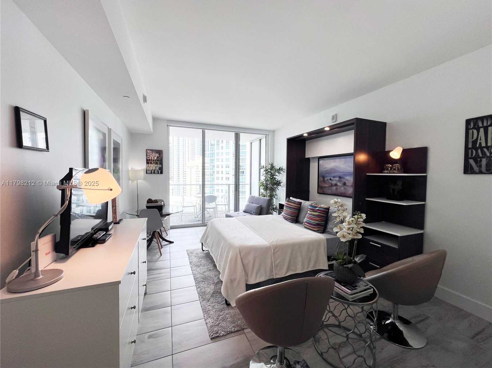 Small Image of 1300 BRICKELL BAY DR #1813, Miami Number 20