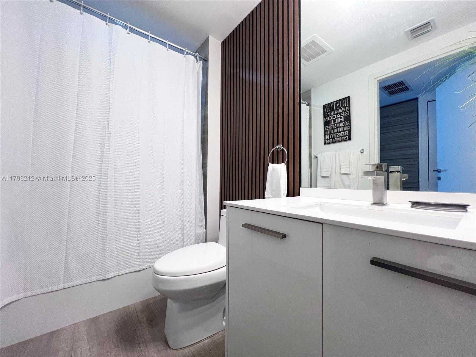 Small Image of 1300 BRICKELL BAY DR #1813, Miami Number 21