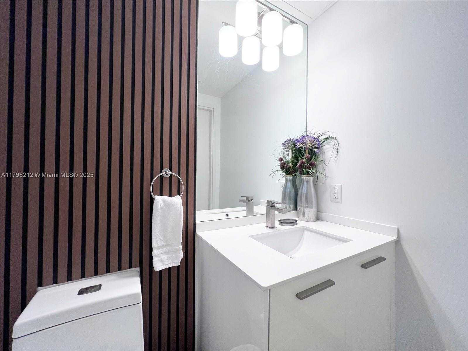 Small Image of 1300 BRICKELL BAY DR #1813, Miami Number 24