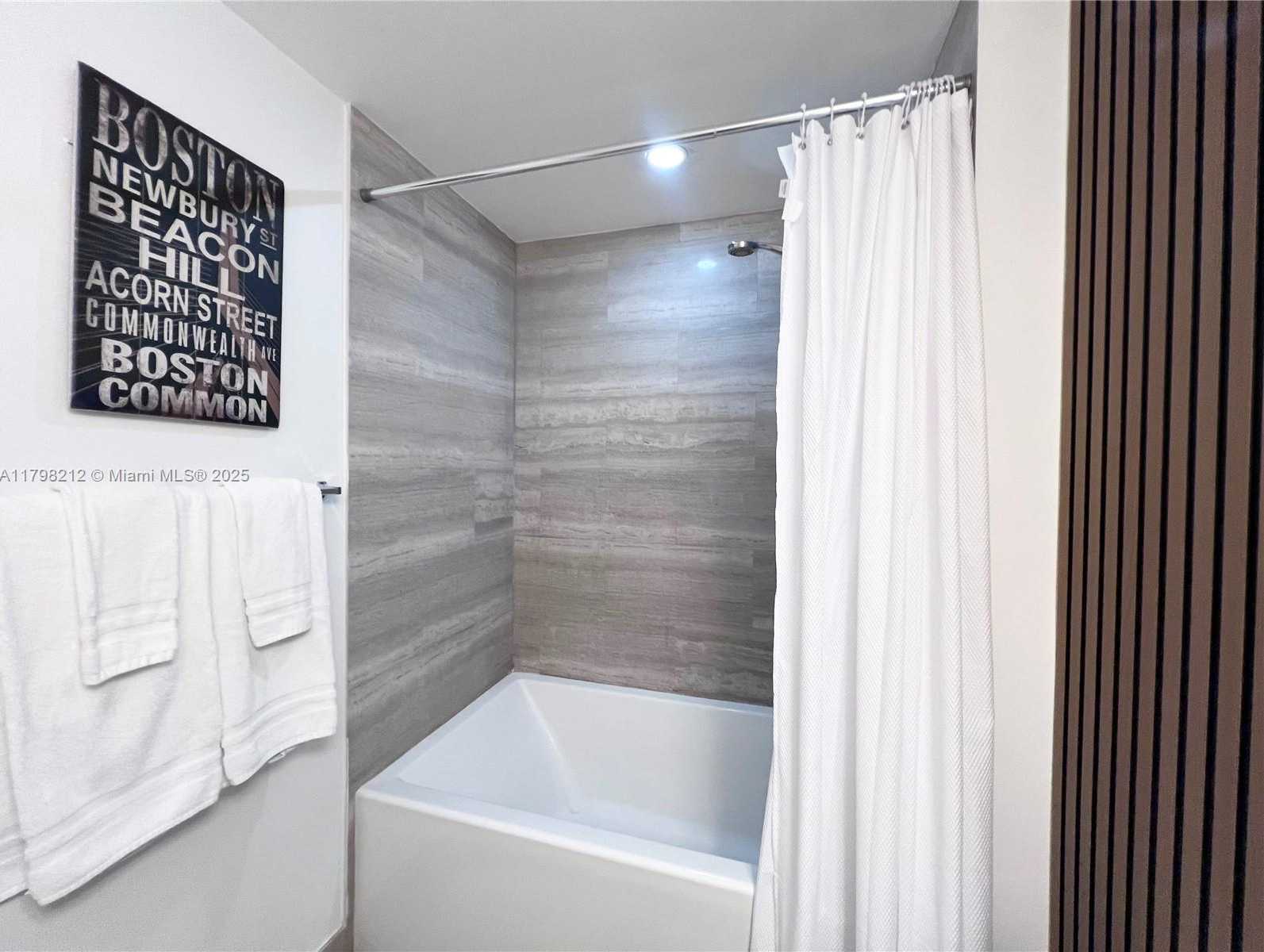 Small Image of 1300 BRICKELL BAY DR #1813, Miami Number 25