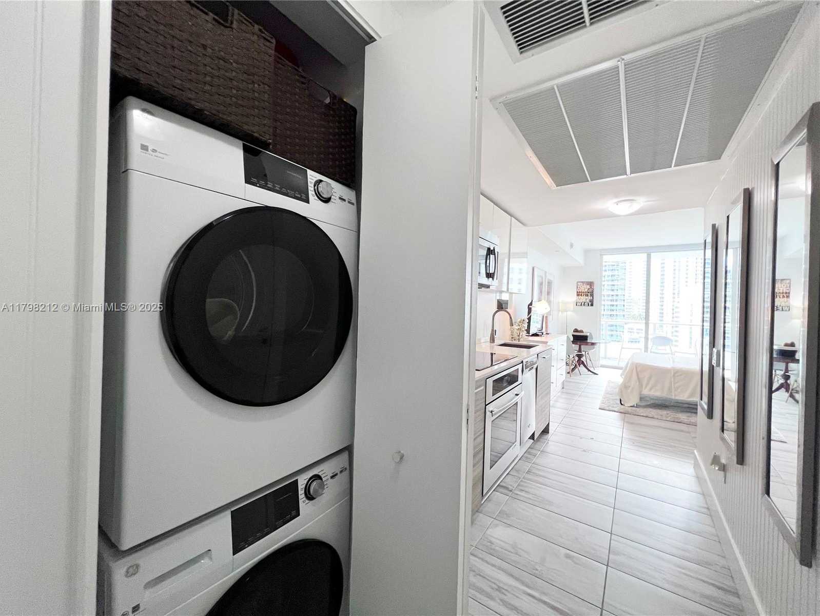 Small Image of 1300 BRICKELL BAY DR #1813, Miami Number 26