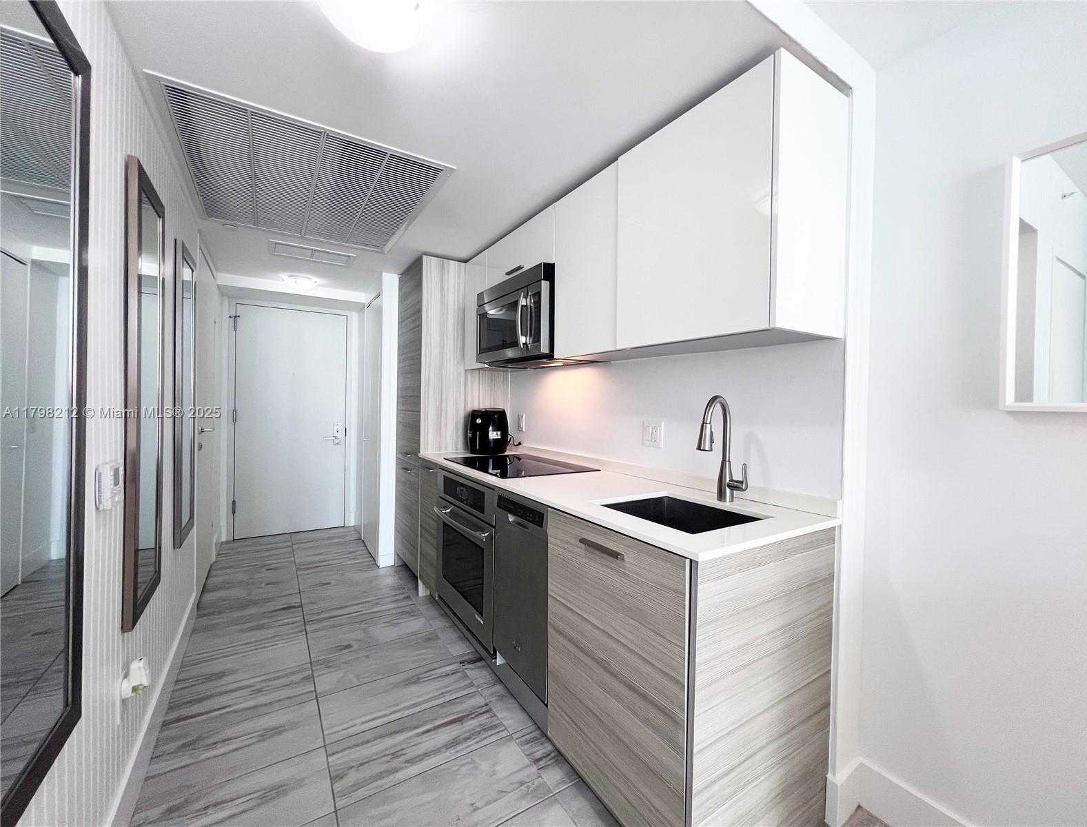 Small Image of 1300 BRICKELL BAY DR #1813, Miami Number 7