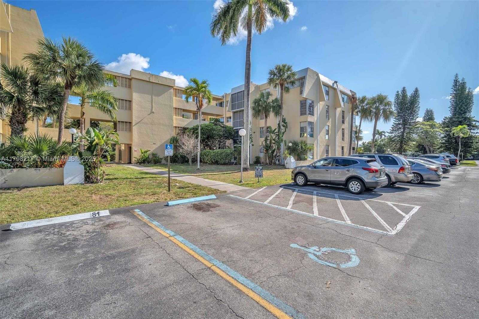 Small Image of 940 NORTH EAST 199TH ST #1M, Miami Number 17