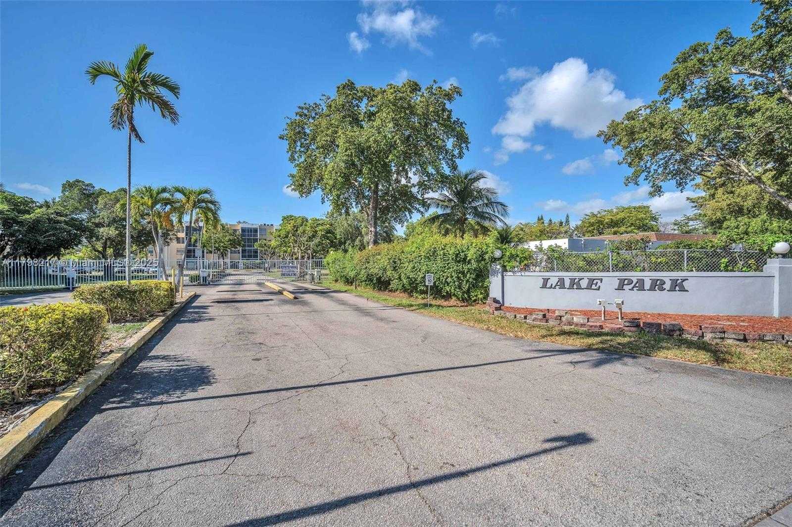 Small Image of 940 NORTH EAST 199TH ST #1M, Miami Number 20