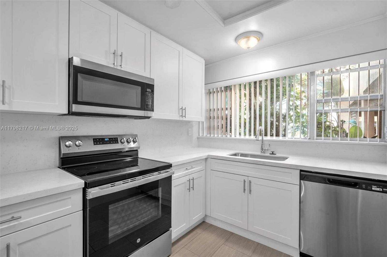 Small Image of 940 NORTH EAST 199TH ST #1M, Miami Number 3