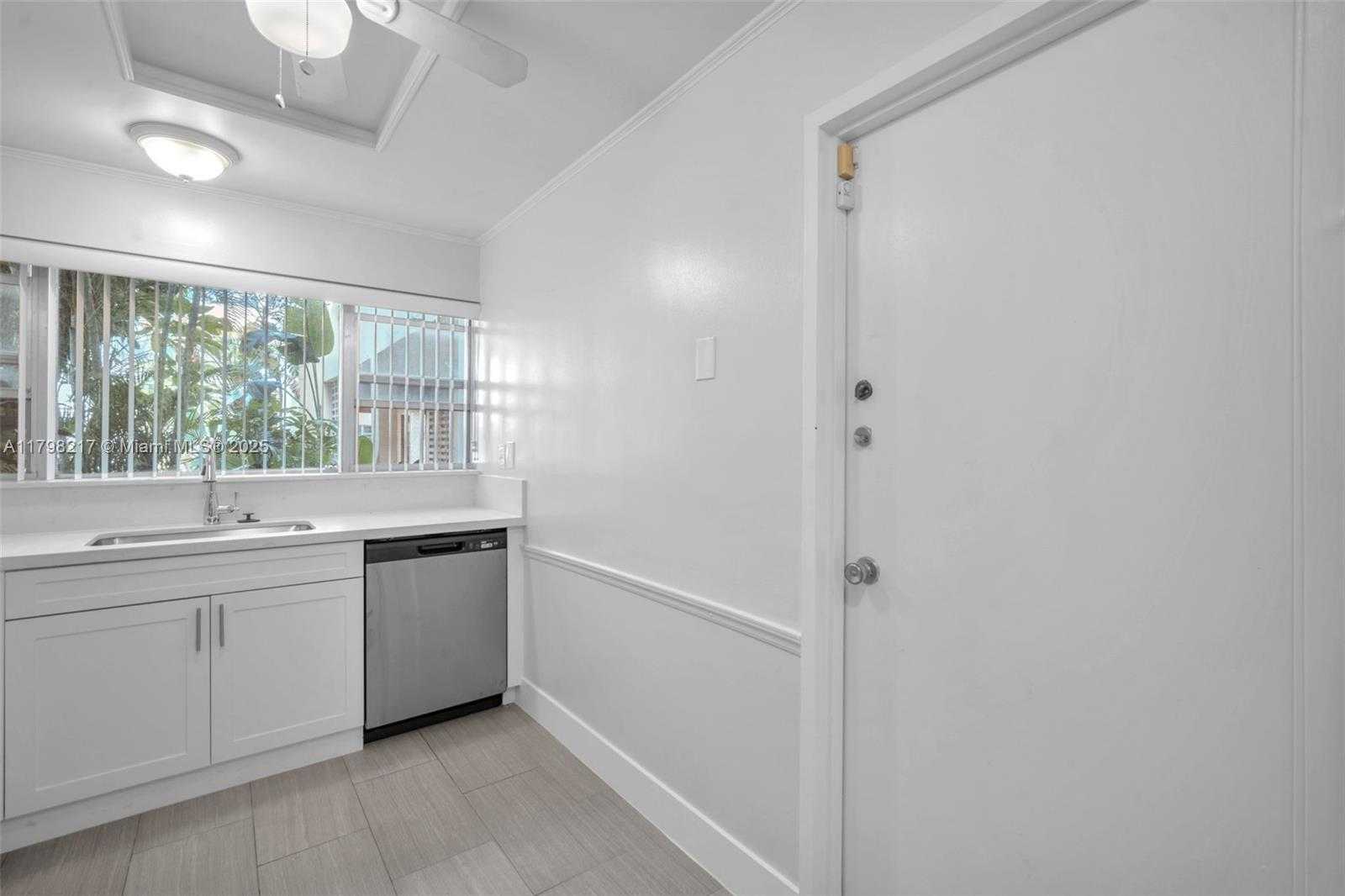 Small Image of 940 NORTH EAST 199TH ST #1M, Miami Number 4