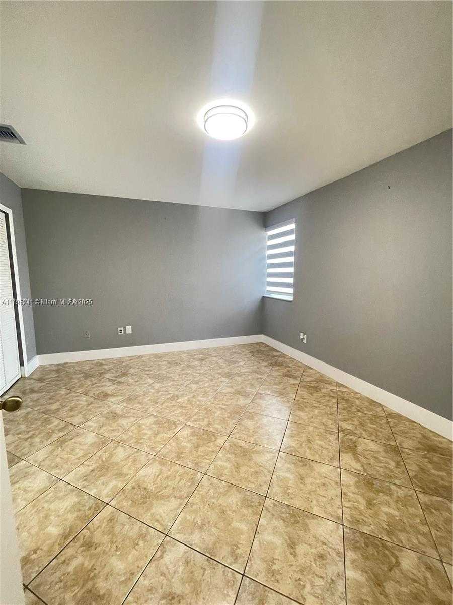 Small Image of 18310 NORTH WEST 68TH AVE #D, Hialeah Number 15