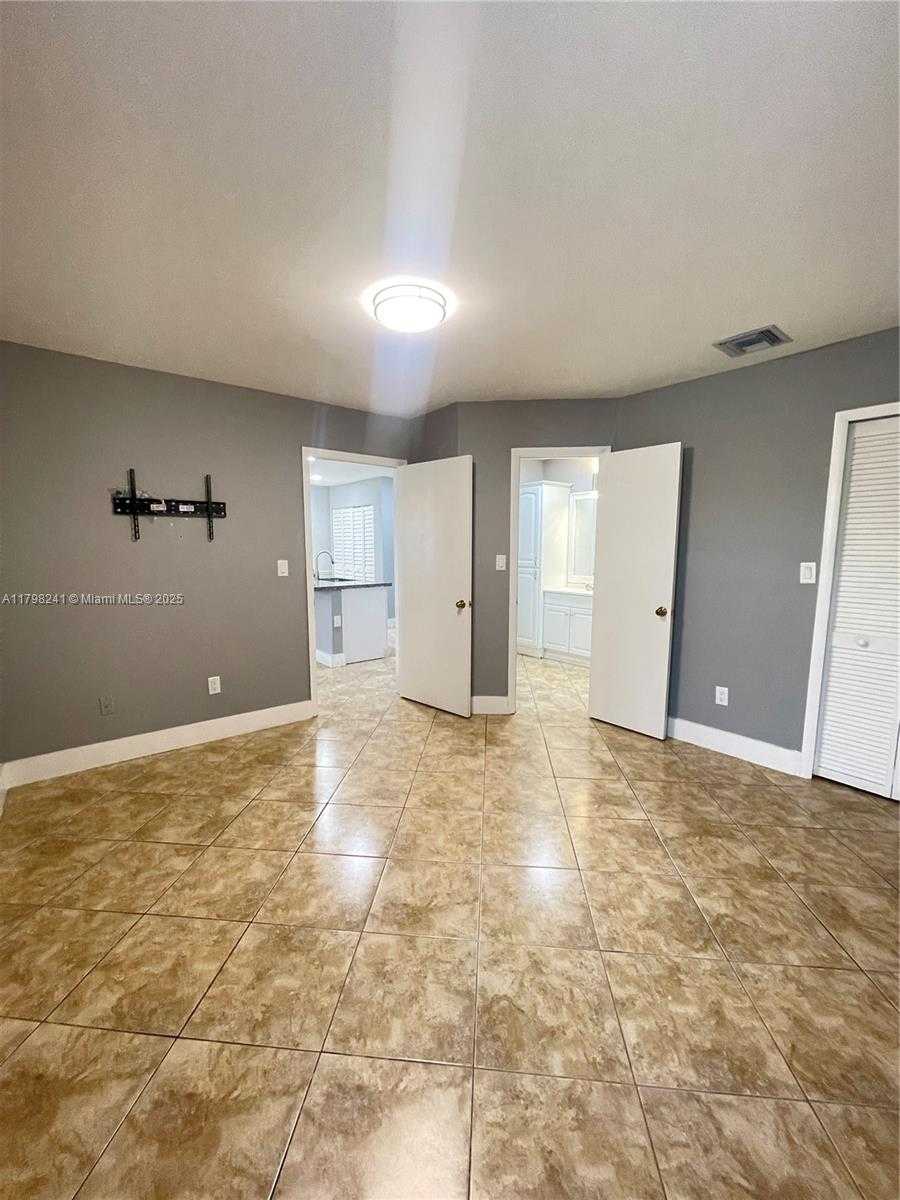 Small Image of 18310 NORTH WEST 68TH AVE #D, Hialeah Number 17