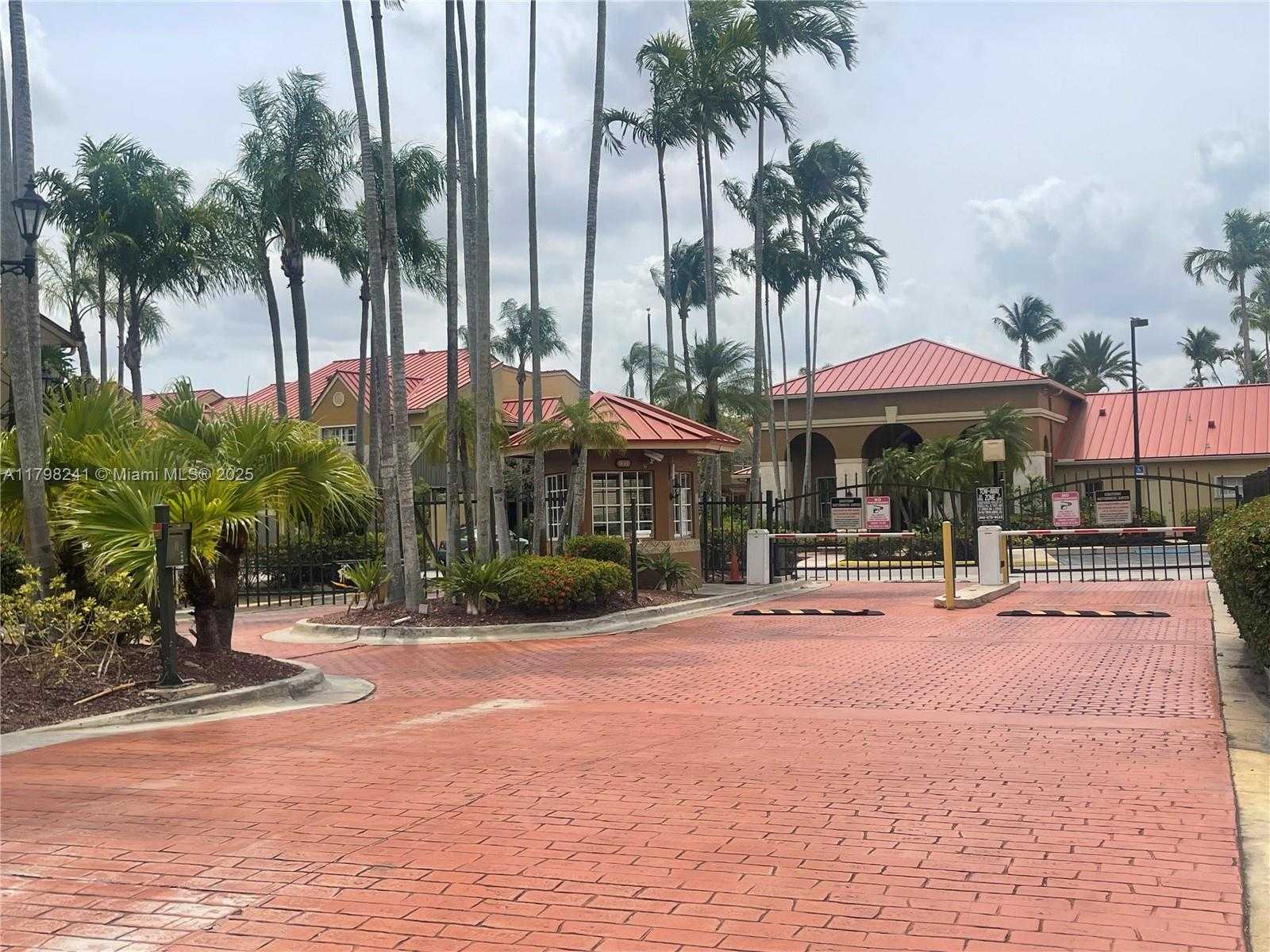 Small Image of 18310 NORTH WEST 68TH AVE #D, Hialeah Number 2