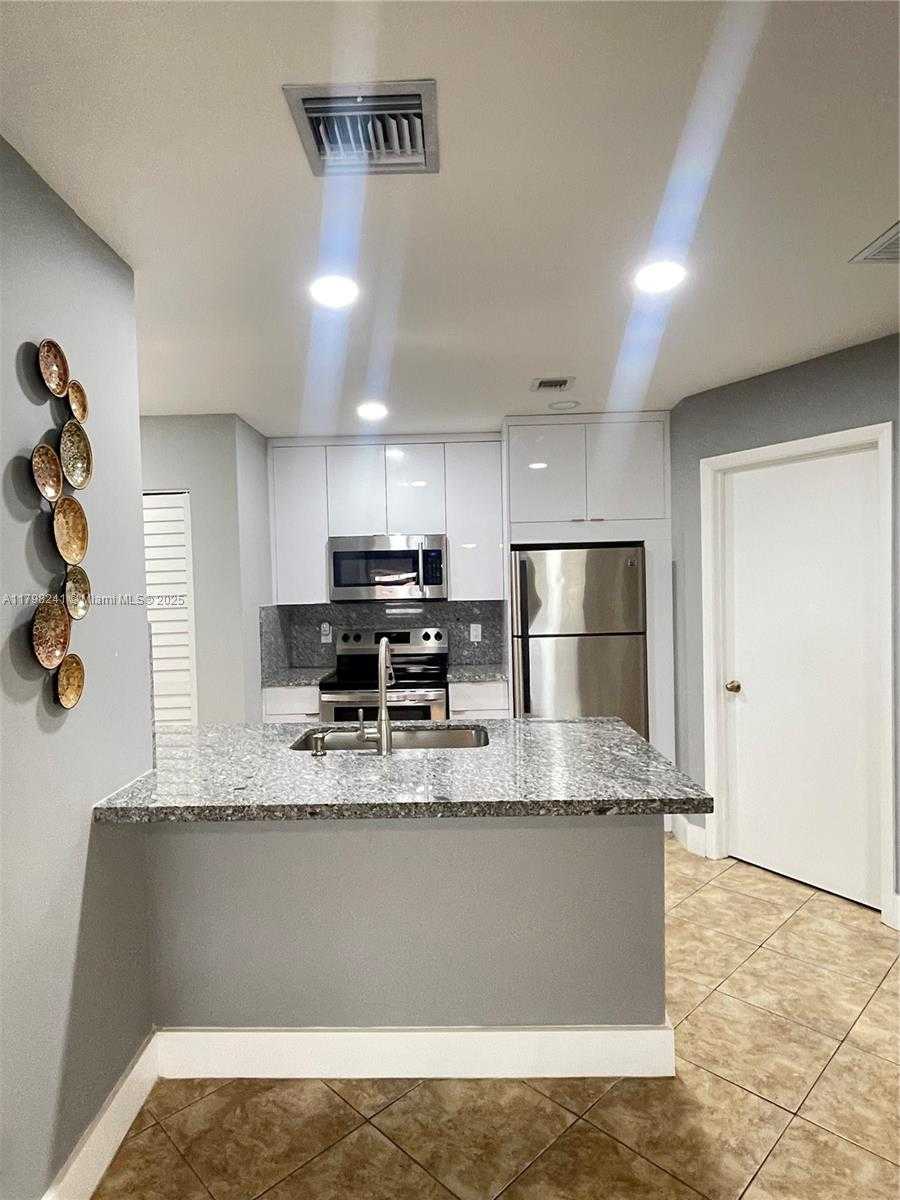 Small Image of 18310 NORTH WEST 68TH AVE #D, Hialeah Number 20