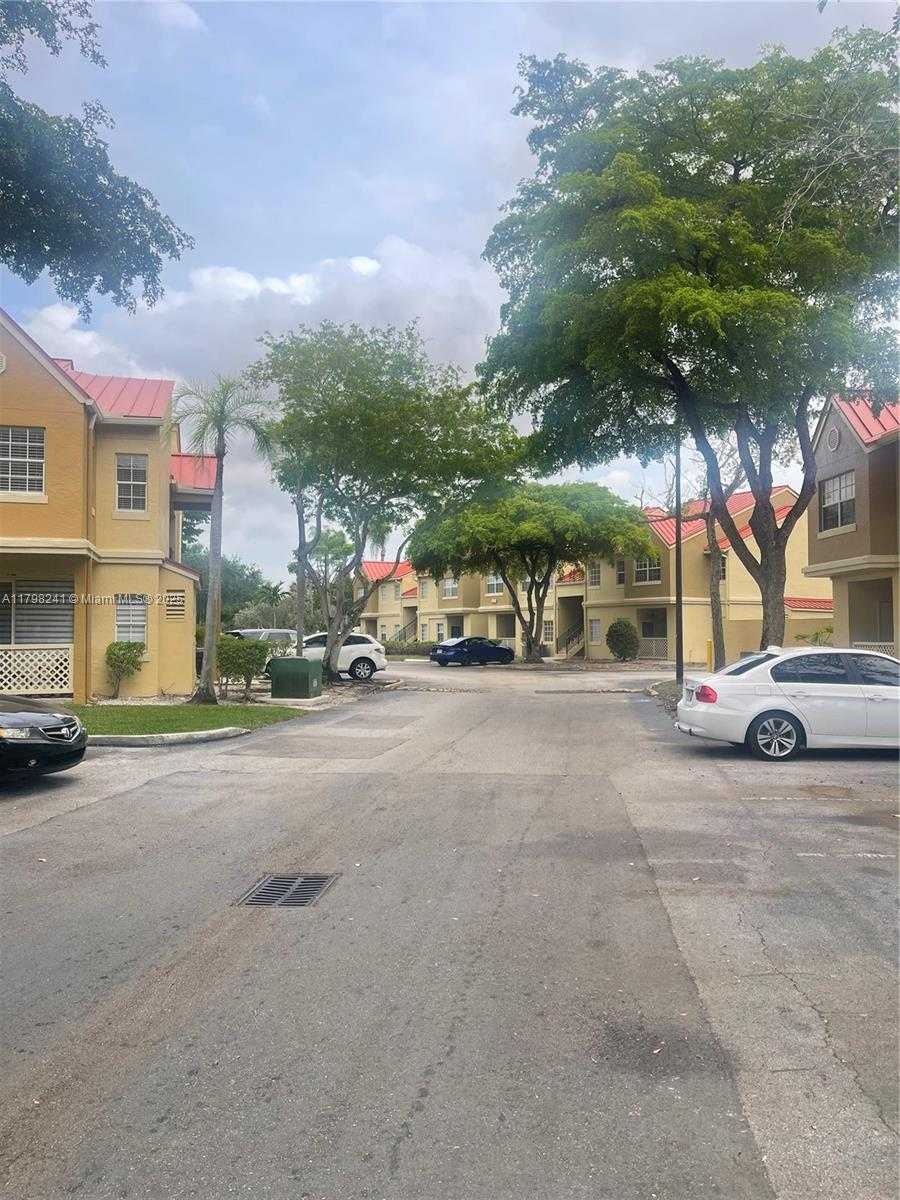 Small Image of 18310 NORTH WEST 68TH AVE #D, Hialeah Number 22