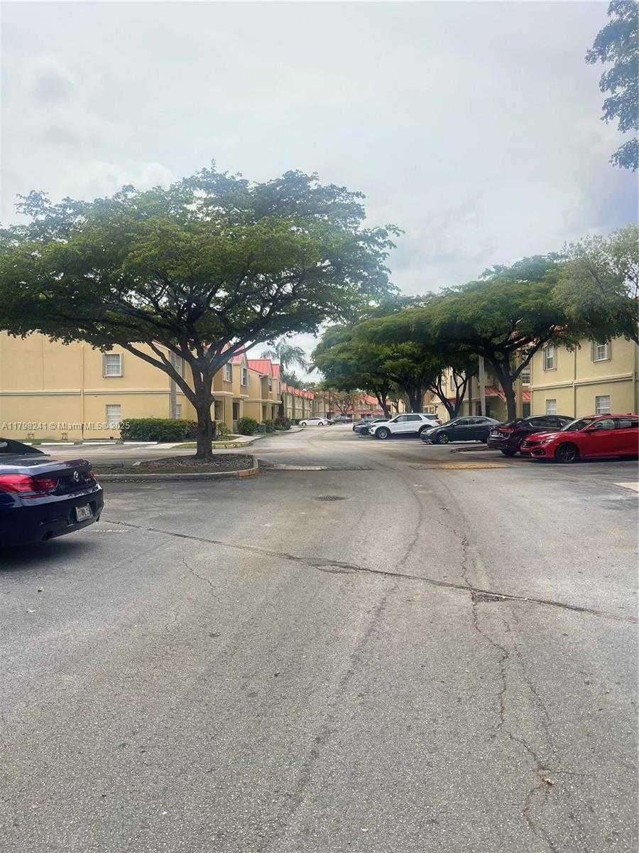 Small Image of 18310 NORTH WEST 68TH AVE #D, Hialeah Number 23