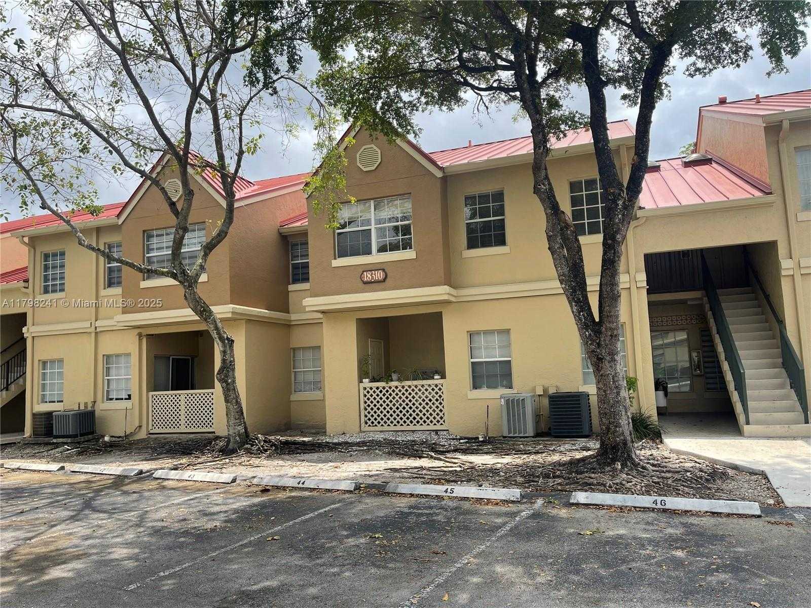 Small Image of 18310 NORTH WEST 68TH AVE #D, Hialeah Number 3