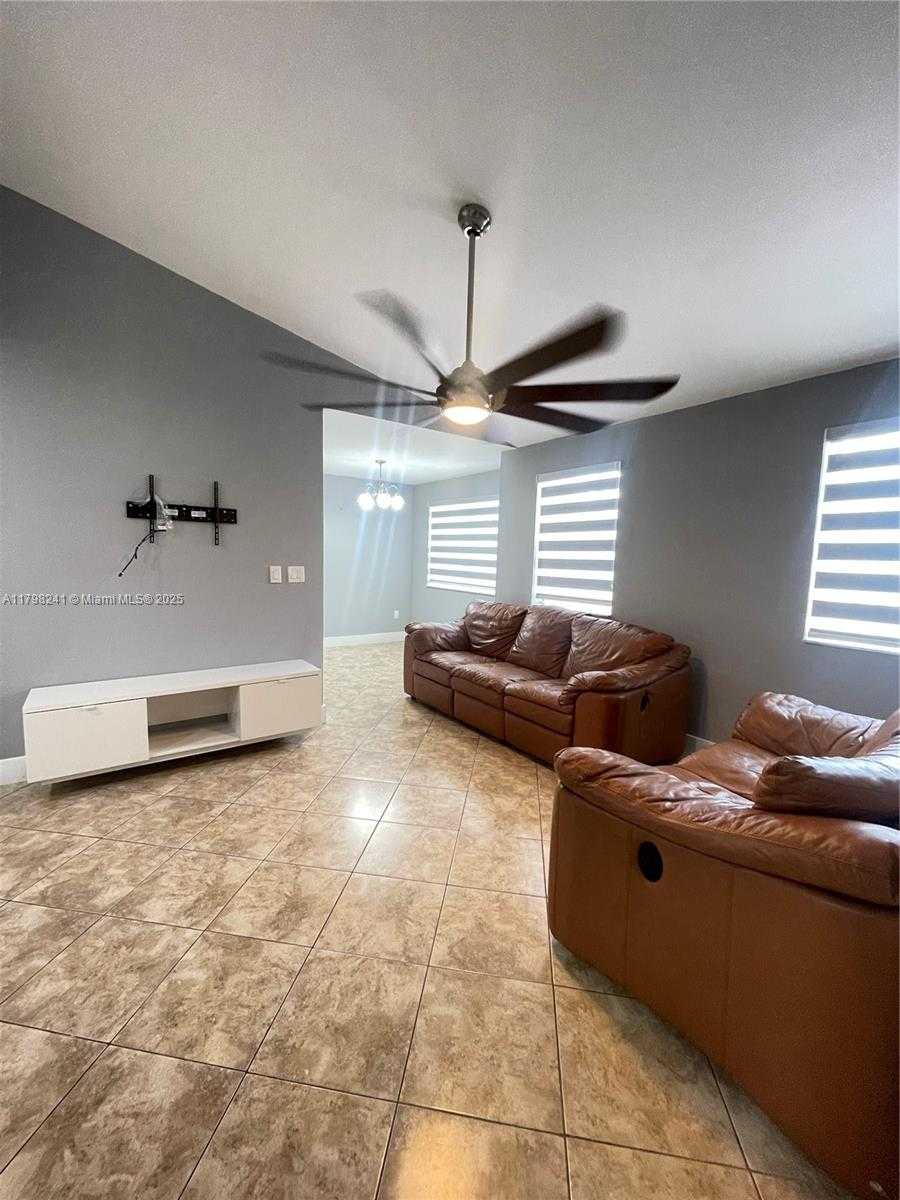 Small Image of 18310 NORTH WEST 68TH AVE #D, Hialeah Number 4