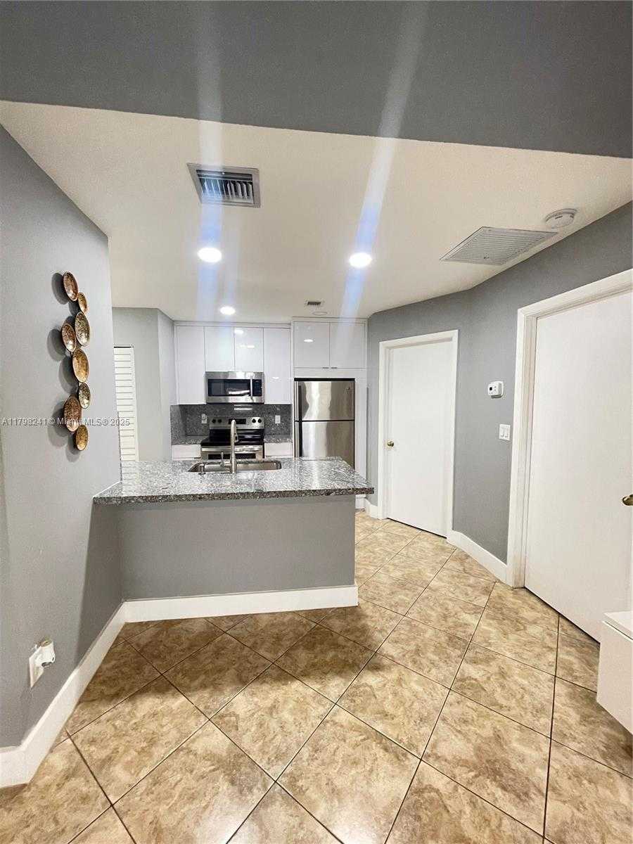 Small Image of 18310 NORTH WEST 68TH AVE #D, Hialeah Number 8