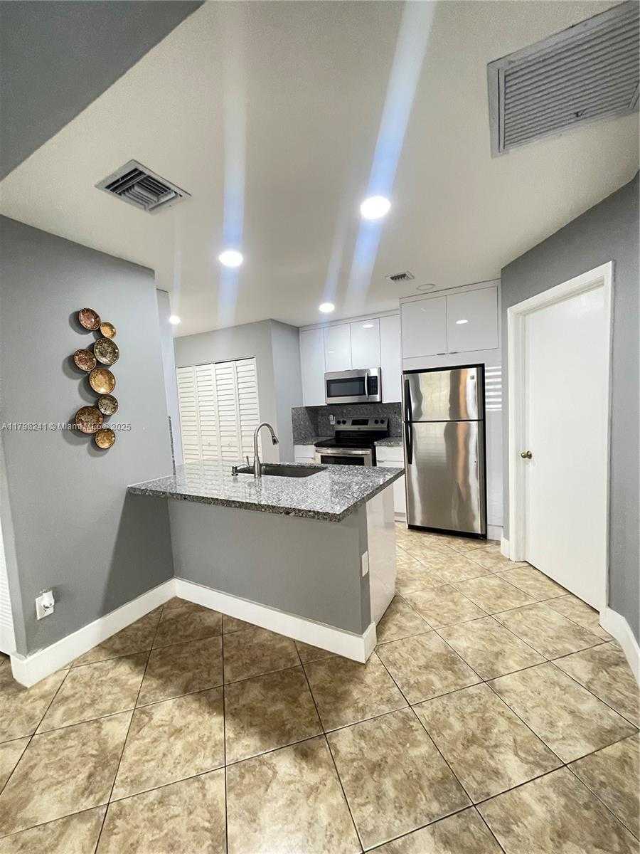 Small Image of 18310 NORTH WEST 68TH AVE #D, Hialeah Number 9
