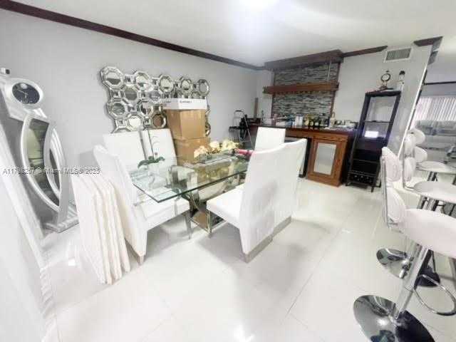Small Image of 9079 #D, Miami Number 6