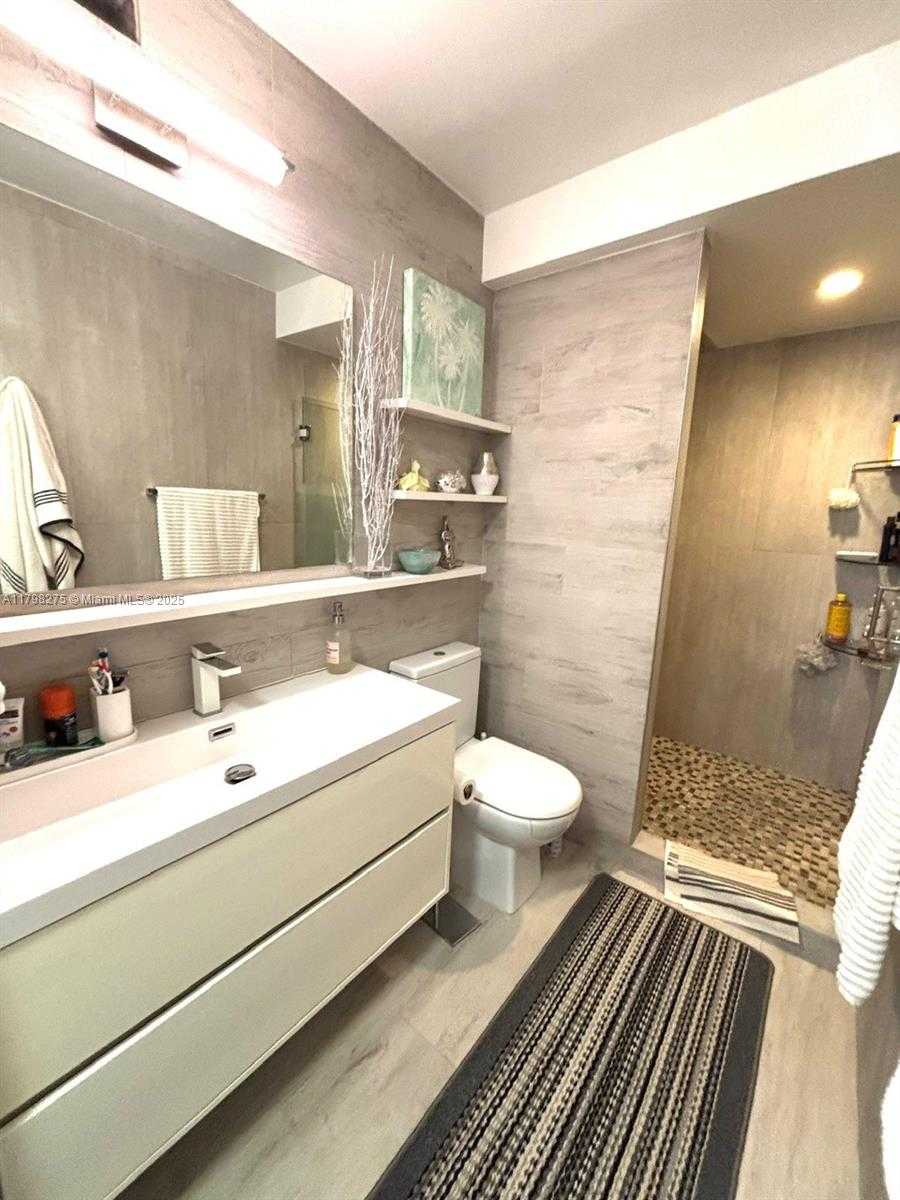 Small Image of 1825 SOUTH OCEAN DR #513, Hallandale Beach Number 10