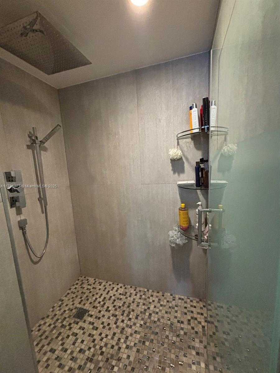 Small Image of 1825 SOUTH OCEAN DR #513, Hallandale Beach Number 12