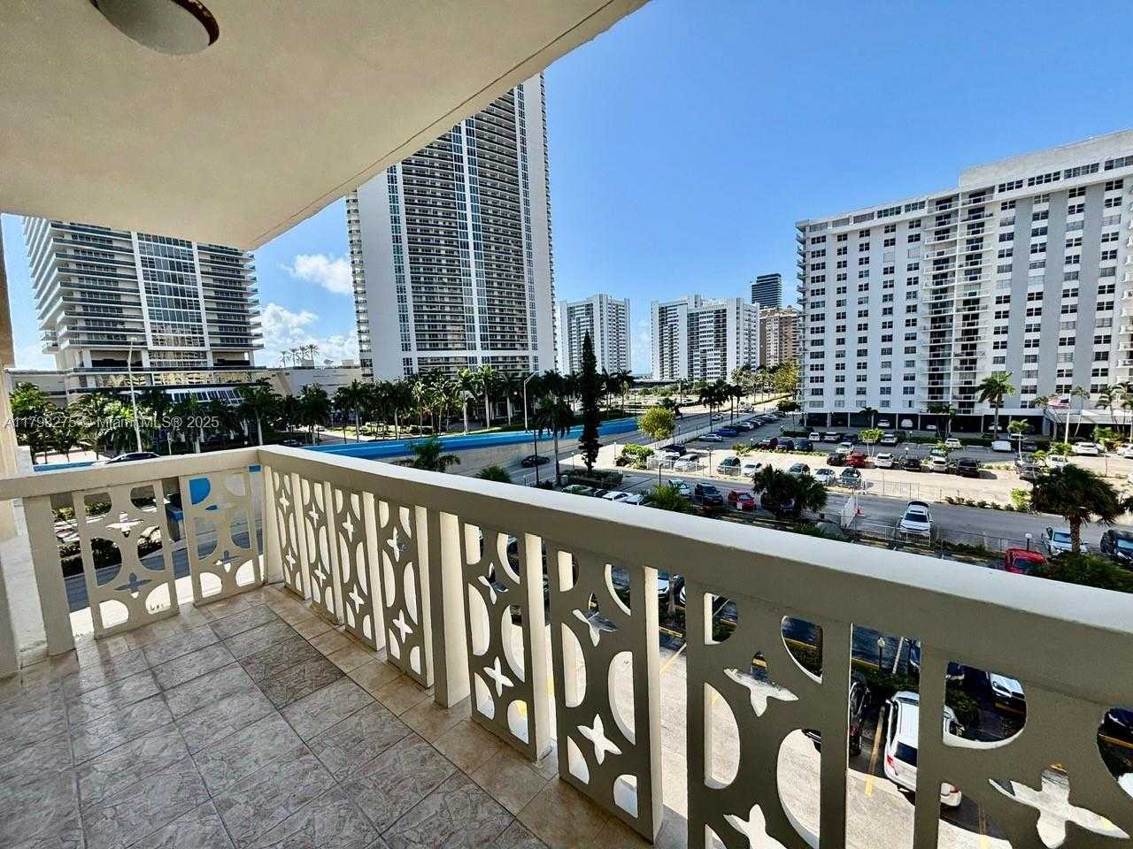 Small Image of 1825 SOUTH OCEAN DR #513, Hallandale Beach Number 13