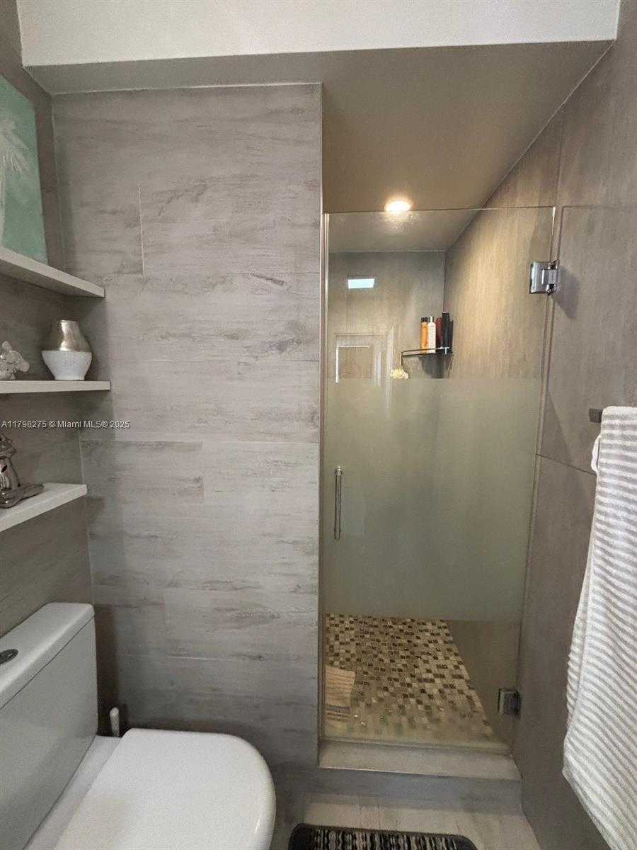 Small Image of 1825 SOUTH OCEAN DR #513, Hallandale Beach Number 15