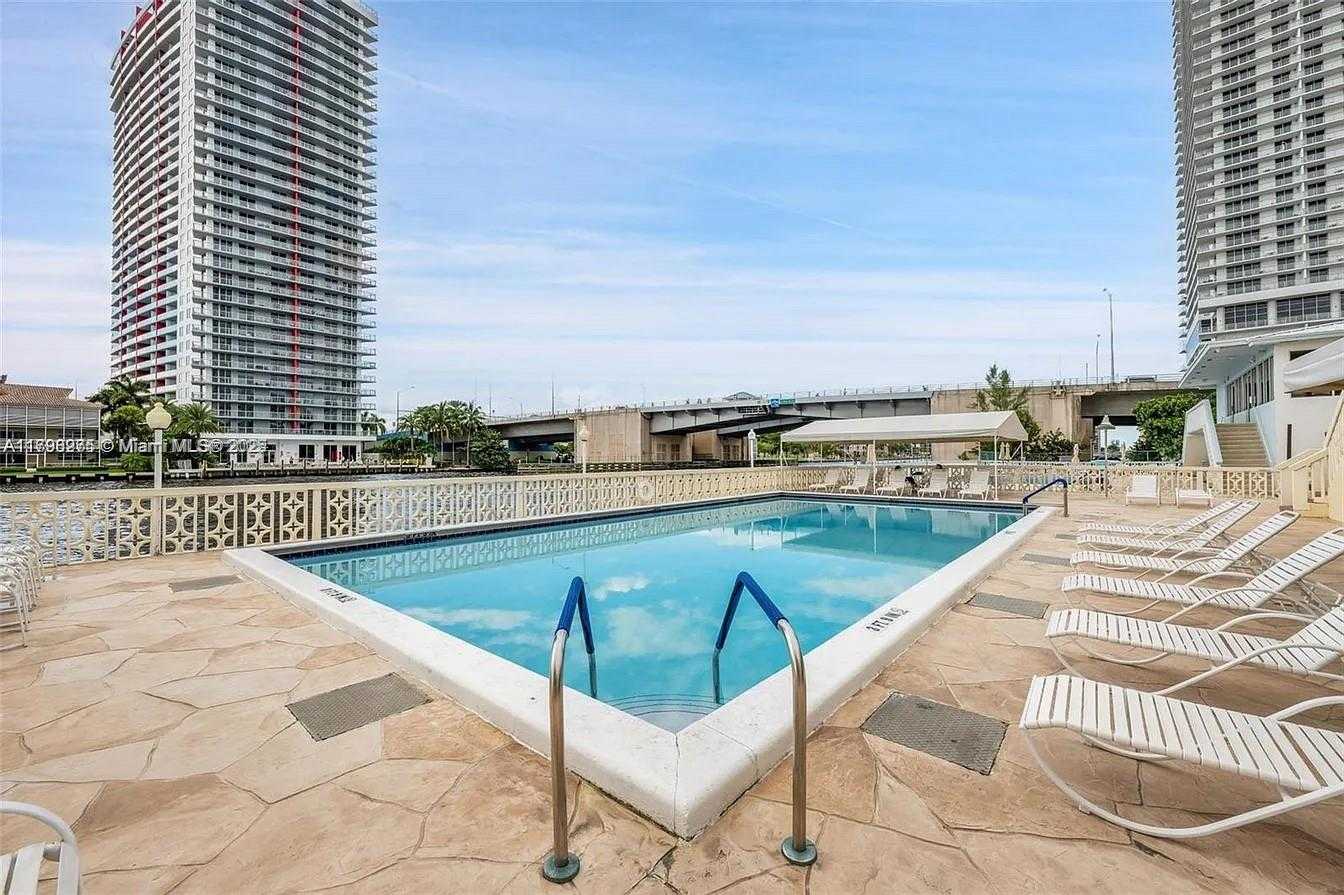 Small Image of 1825 SOUTH OCEAN DR #513, Hallandale Beach Number 24