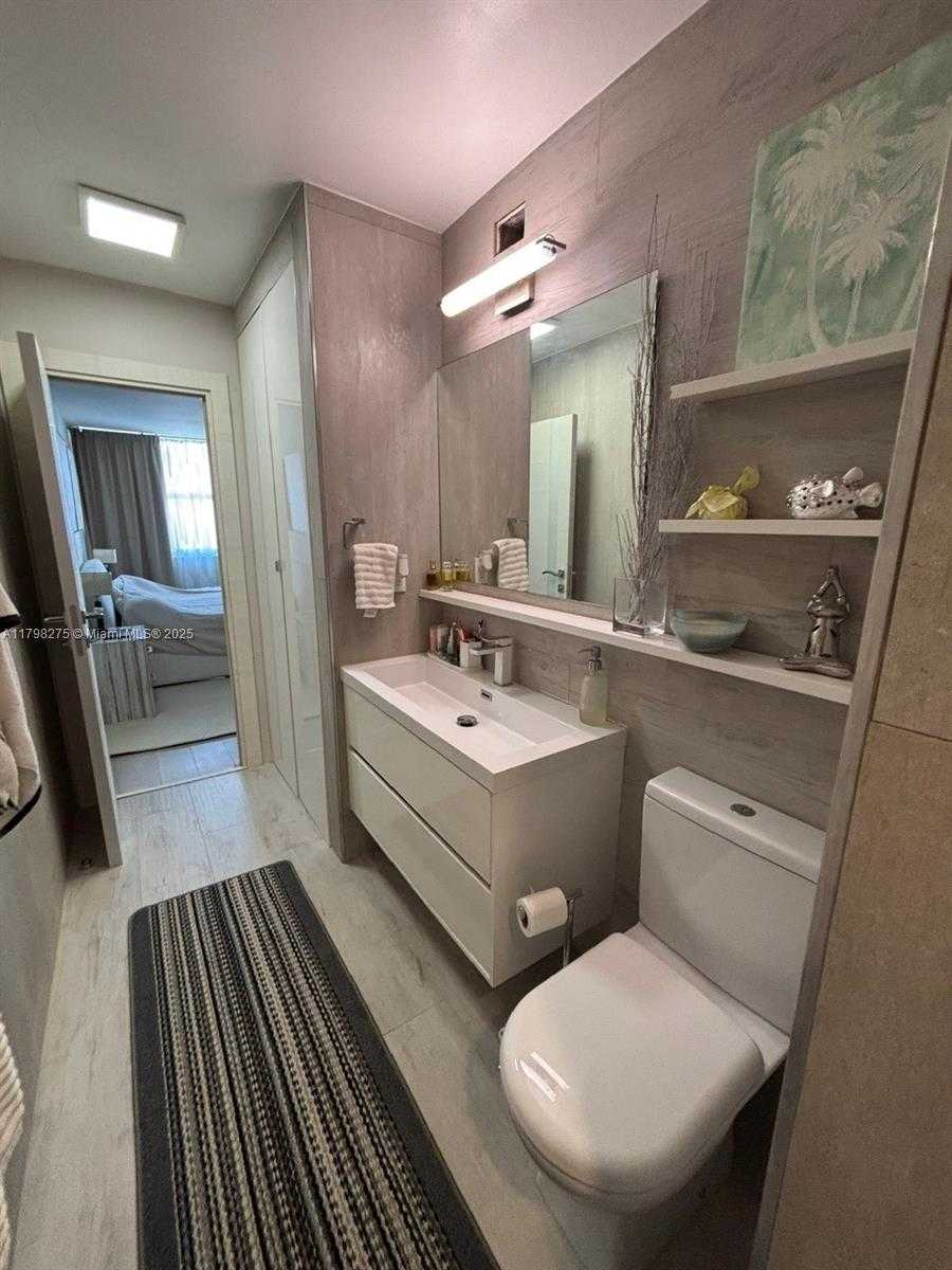 Small Image of 1825 SOUTH OCEAN DR #513, Hallandale Beach Number 7