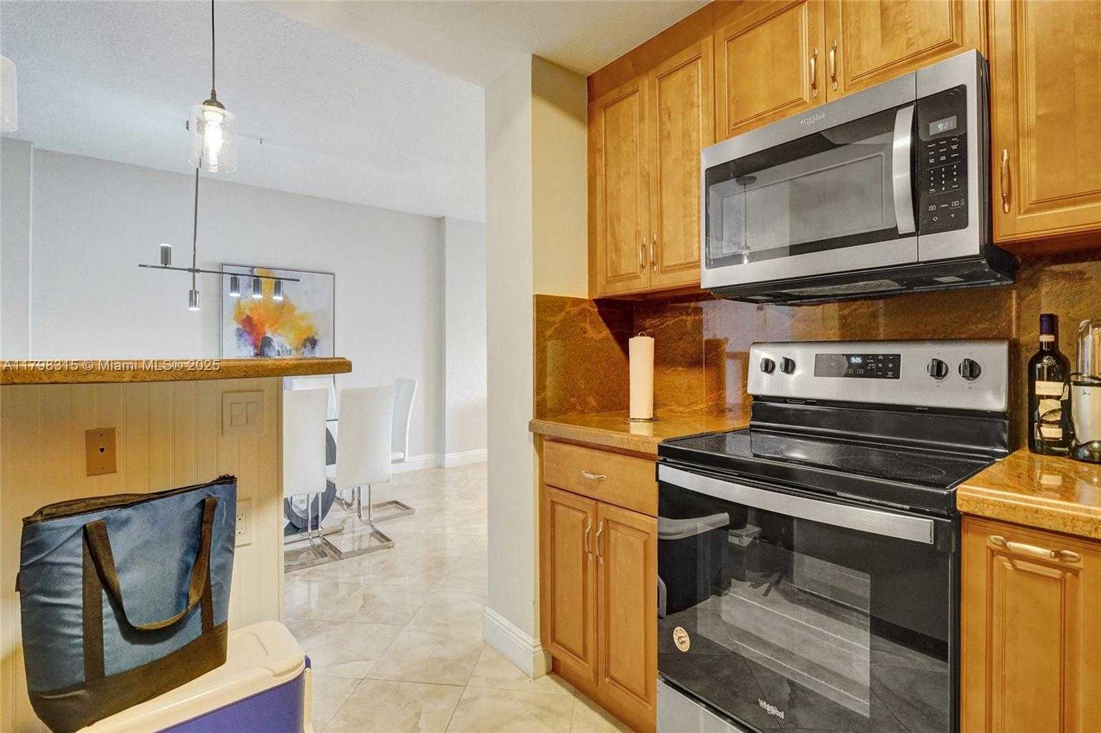 Small Image of 1980 SOUTH OCEAN DR #7J, Hallandale Beach Number 11