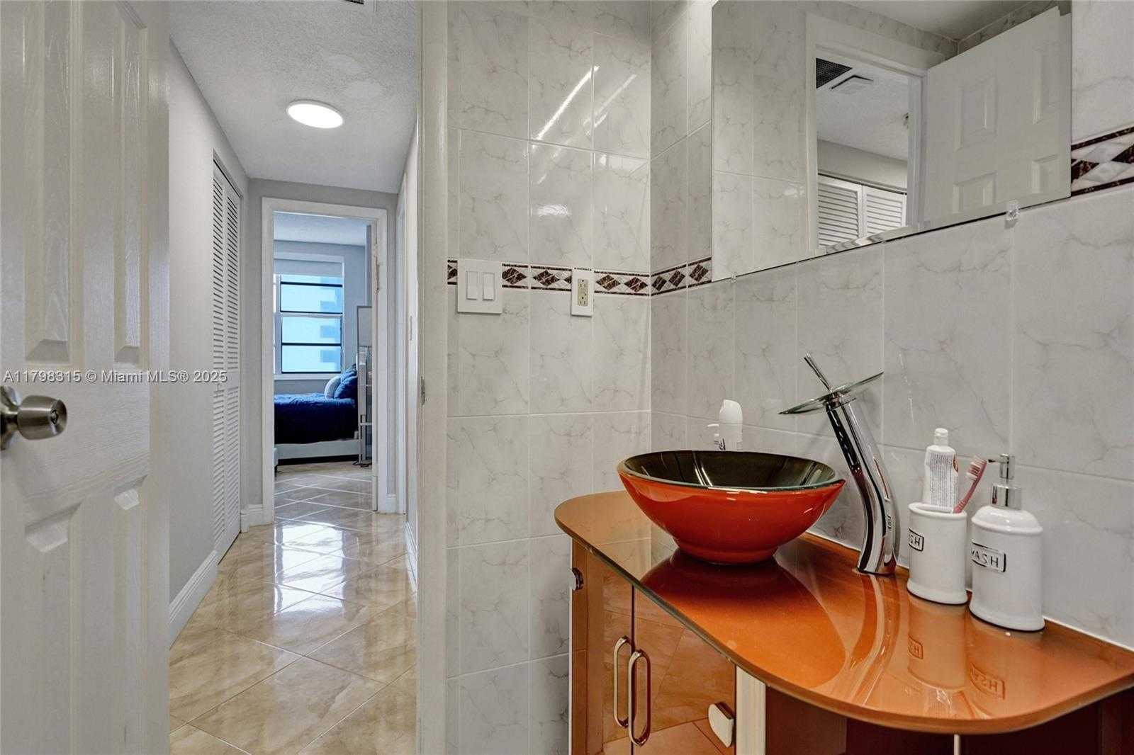 Small Image of 1980 SOUTH OCEAN DR #7J, Hallandale Beach Number 14