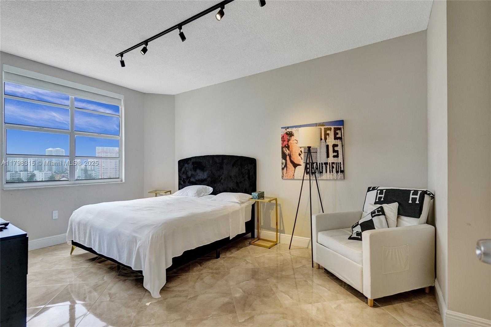 Small Image of 1980 SOUTH OCEAN DR #7J, Hallandale Beach Number 19