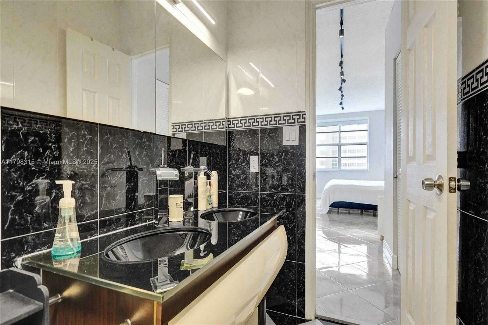 Small Image of 1980 SOUTH OCEAN DR #7J, Hallandale Beach Number 24