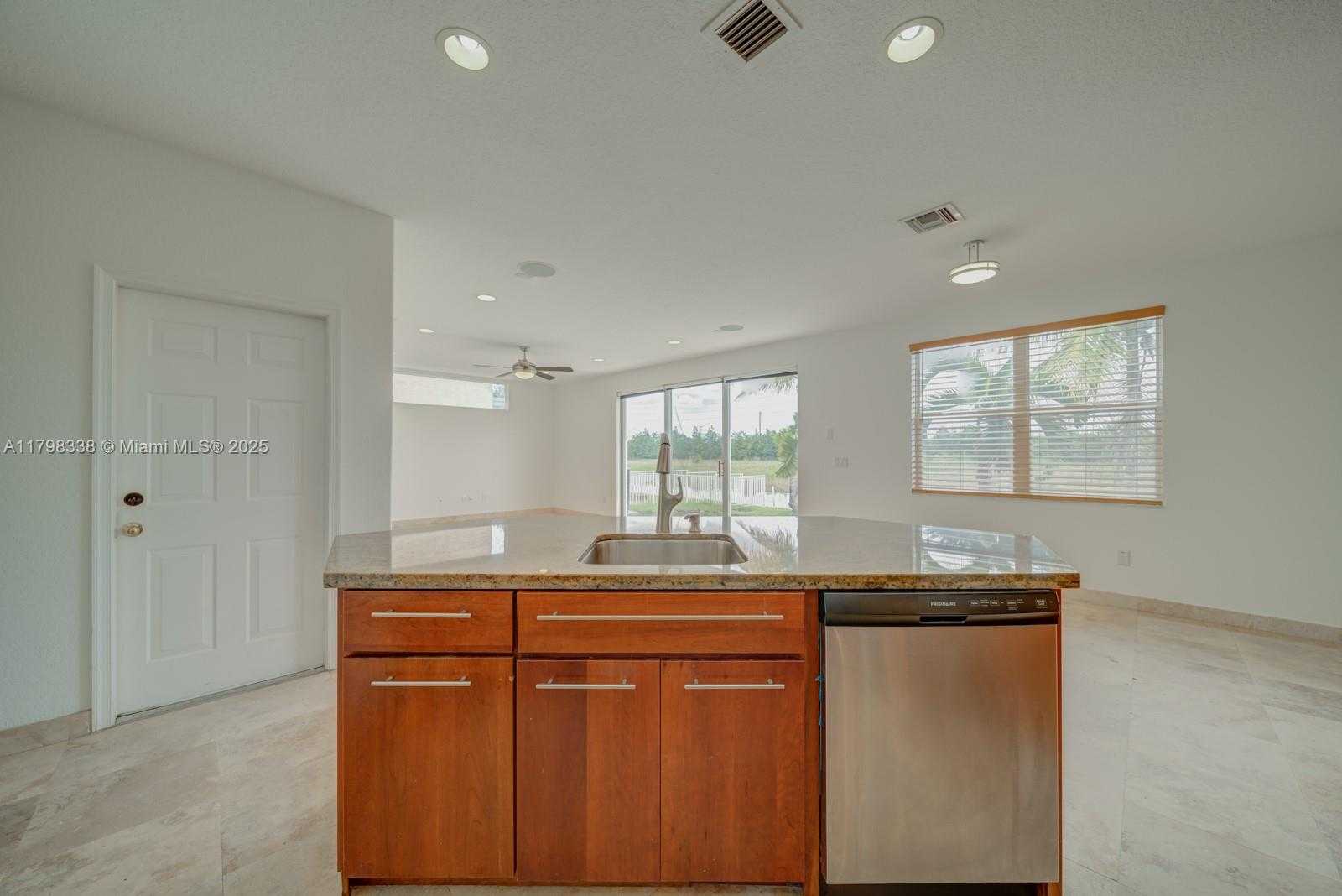 Small Image of 5035 SOUTH WEST 155TH AVE, Miramar Number 9
