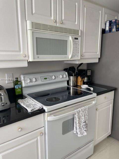 Small Image of 21055 YACHT CLUB DR #3206, Aventura Number 11