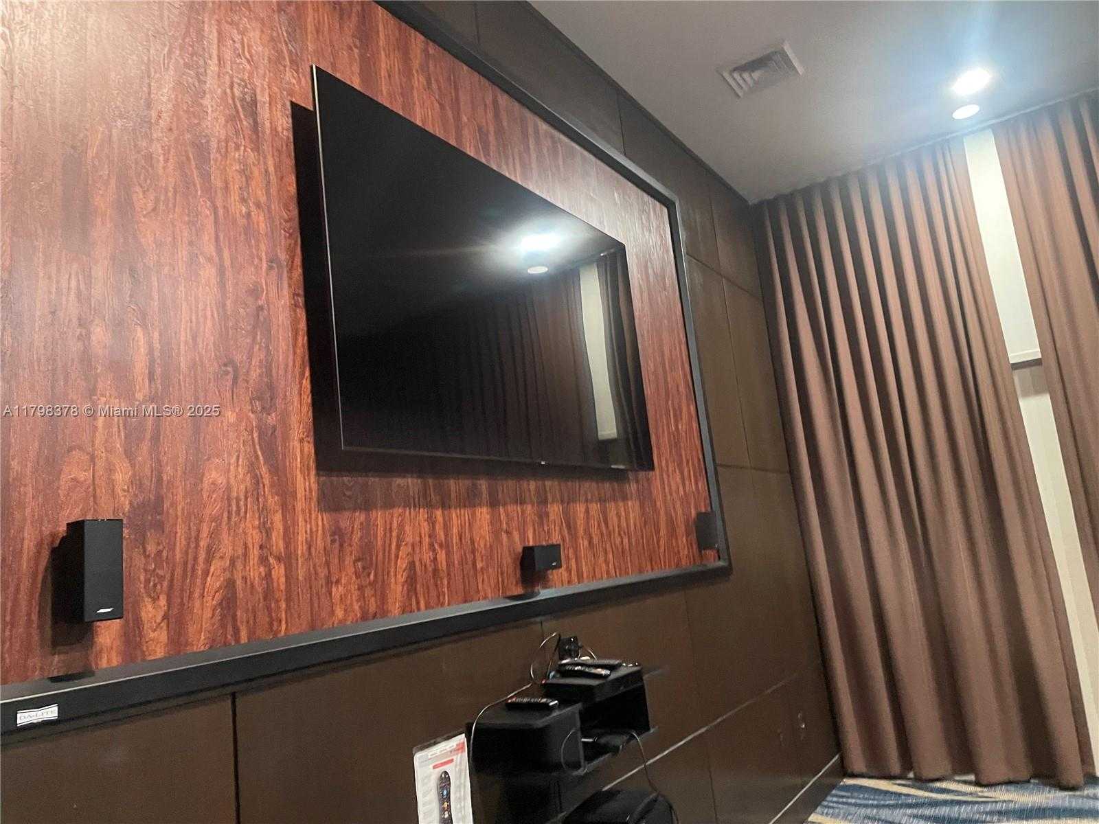 Small Image of 18800 NORTH EAST 29TH AVE #1001, Aventura Number 26