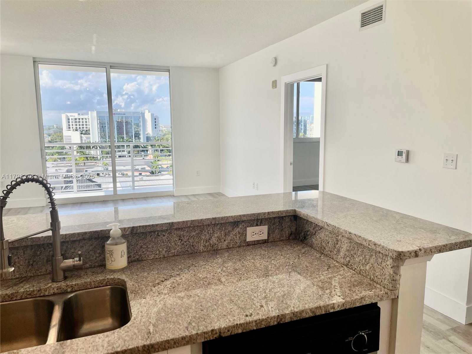 Small Image of 18800 NORTH EAST 29TH AVE #1001, Aventura Number 4