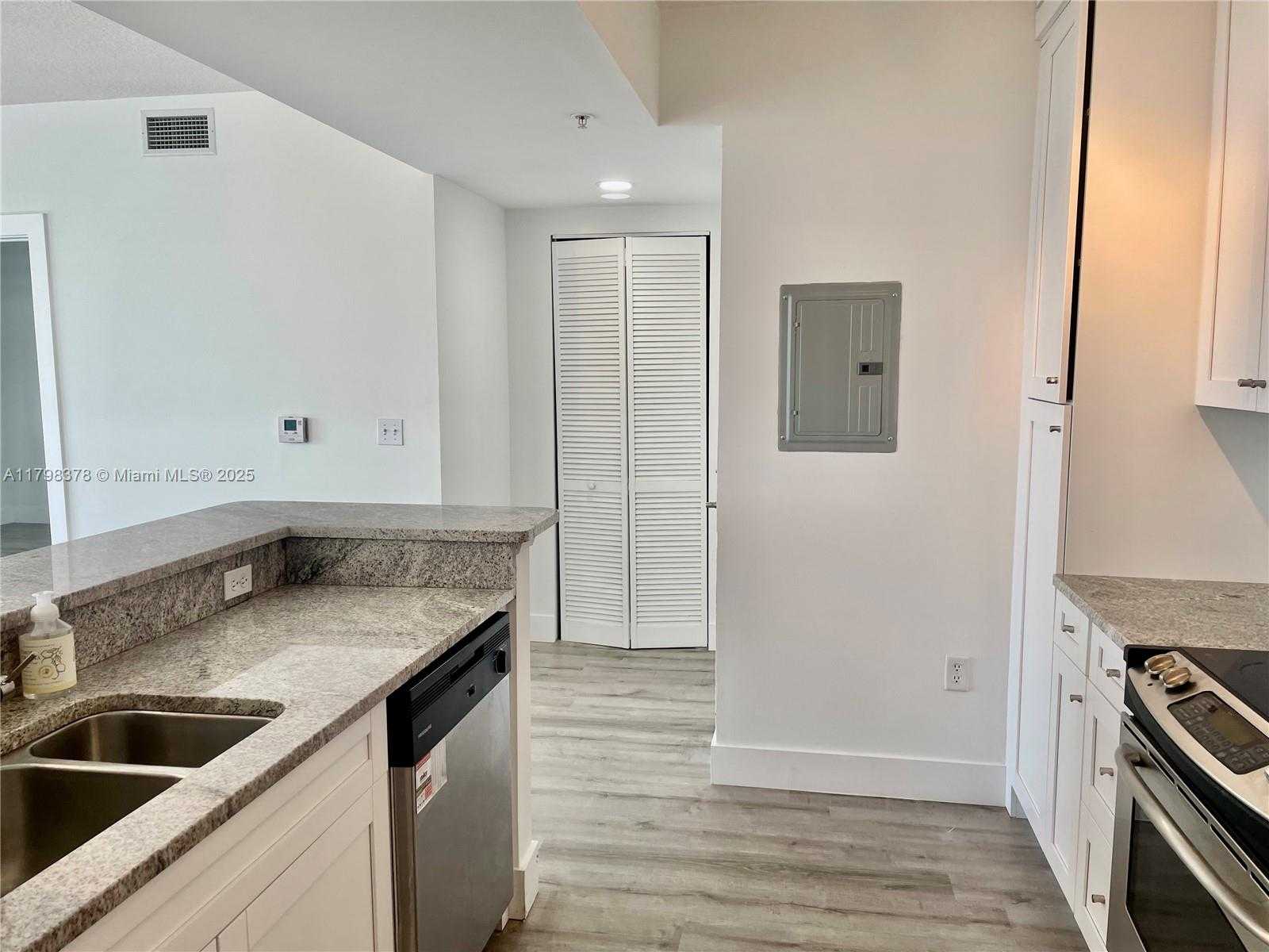 Small Image of 18800 NORTH EAST 29TH AVE #1001, Aventura Number 6