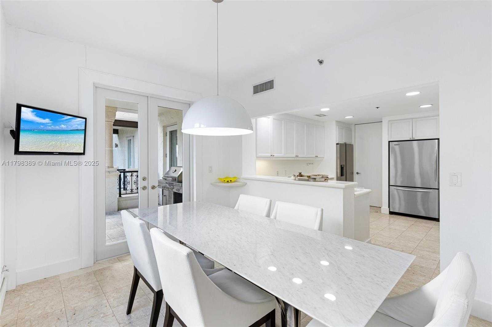 Small Image of 2021 FISHER ISLAND DR #2021, Miami Beach Number 12