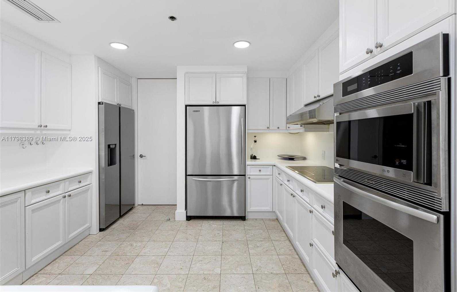 Small Image of 2021 FISHER ISLAND DR #2021, Miami Beach Number 15