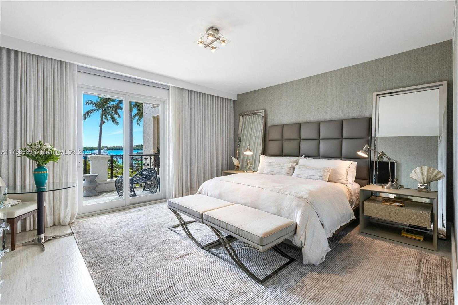 Small Image of 2021 FISHER ISLAND DR #2021, Miami Beach Number 16