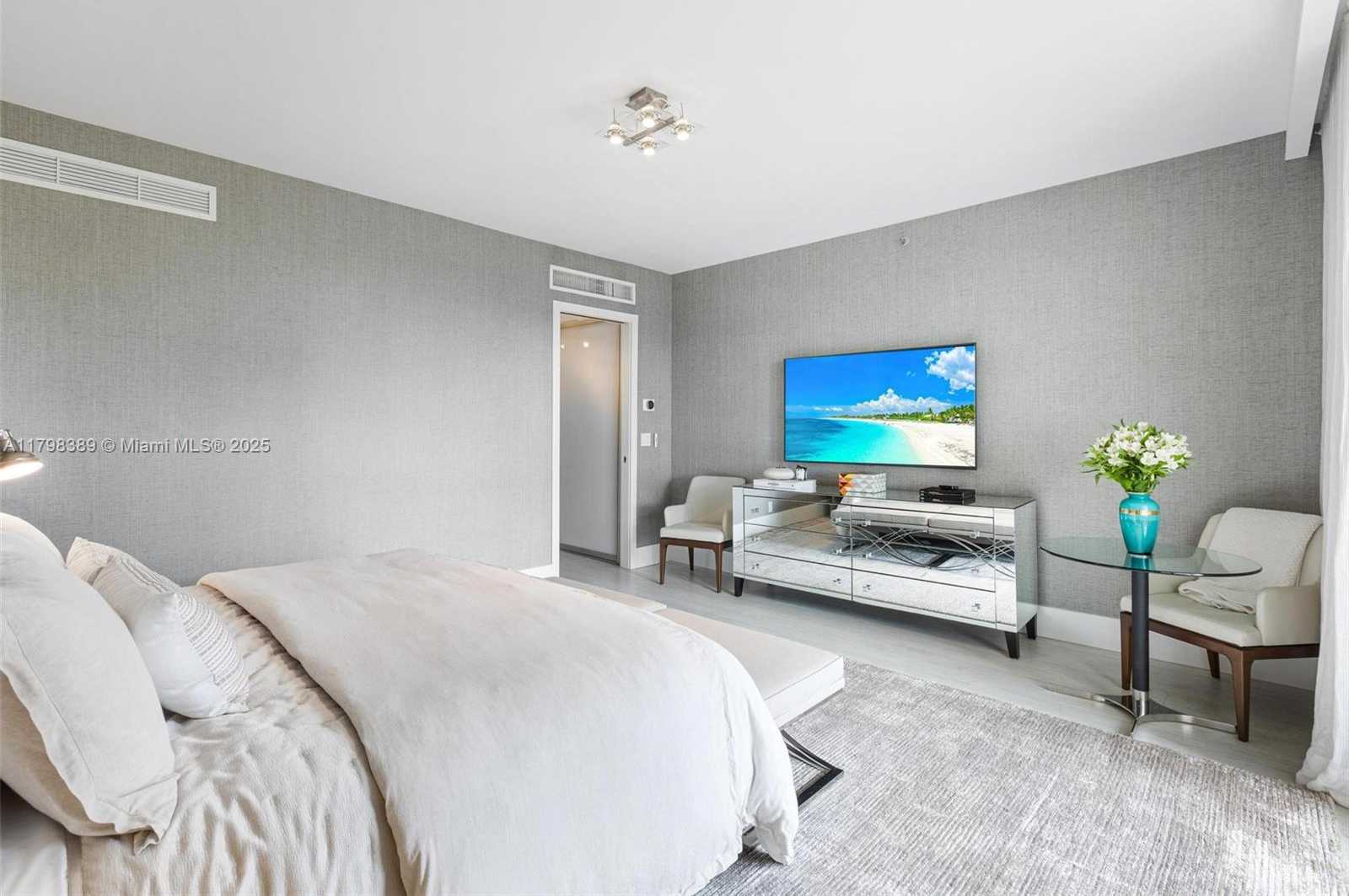 Small Image of 2021 FISHER ISLAND DR #2021, Miami Beach Number 17