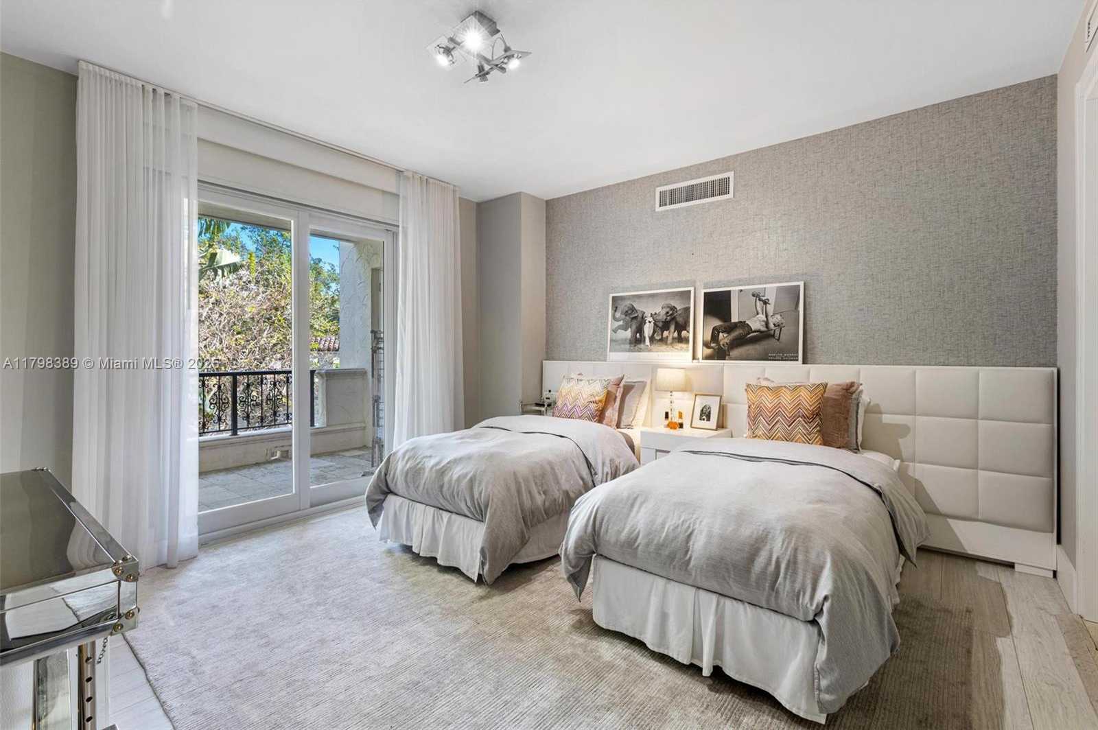 Small Image of 2021 FISHER ISLAND DR #2021, Miami Beach Number 18