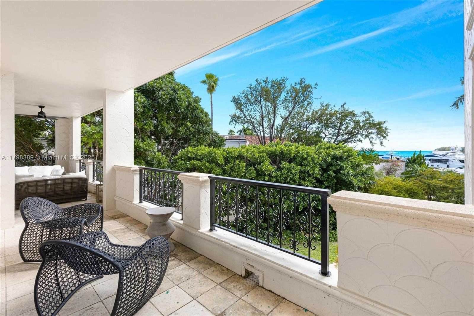 Small Image of 2021 FISHER ISLAND DR #2021, Miami Beach Number 2
