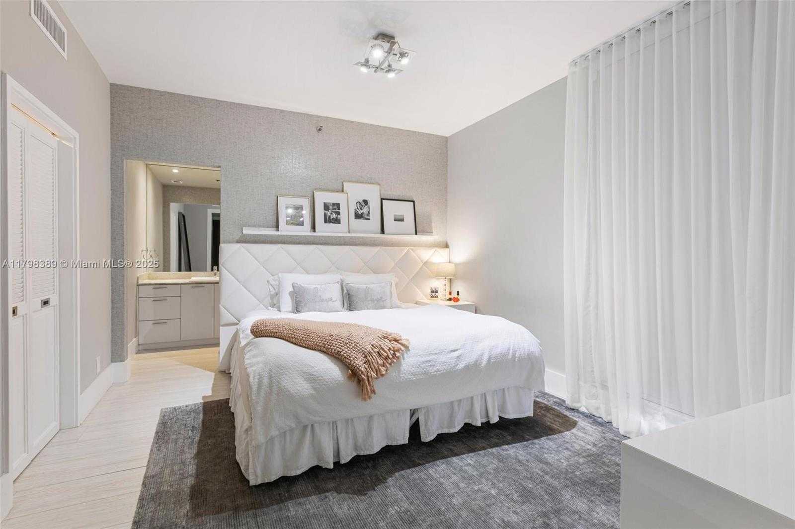 Small Image of 2021 FISHER ISLAND DR #2021, Miami Beach Number 20