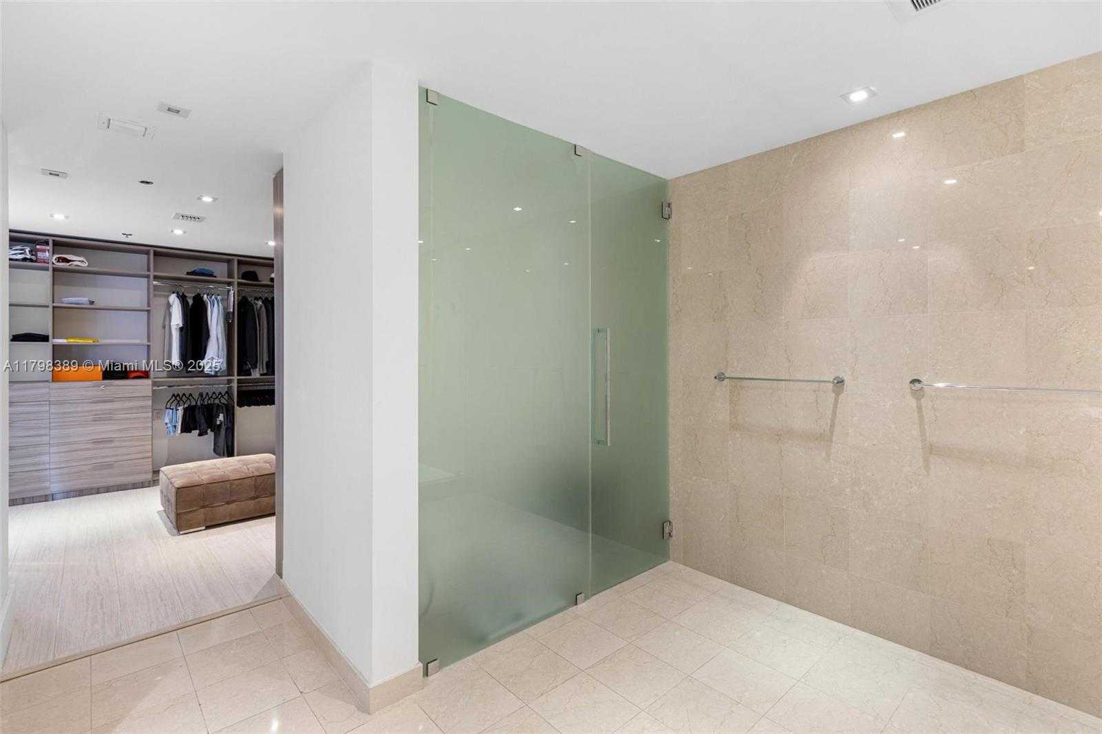 Small Image of 2021 FISHER ISLAND DR #2021, Miami Beach Number 24