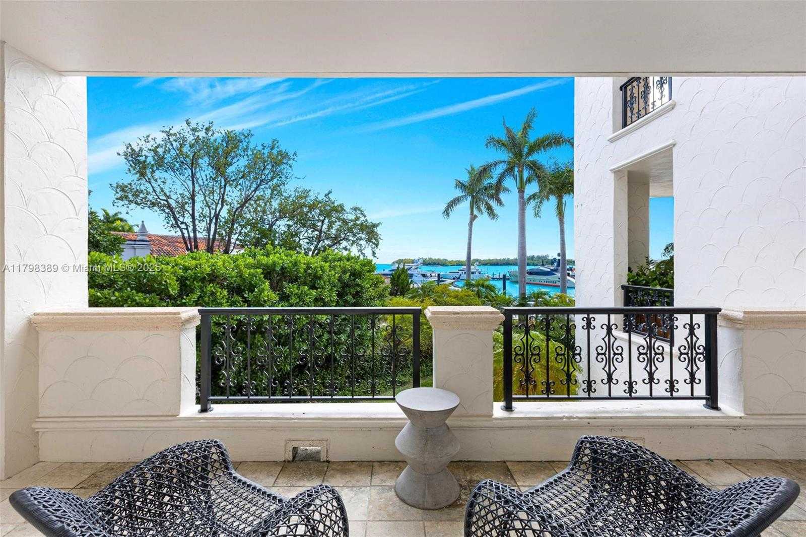 Small Image of 2021 FISHER ISLAND DR #2021, Miami Beach Number 27