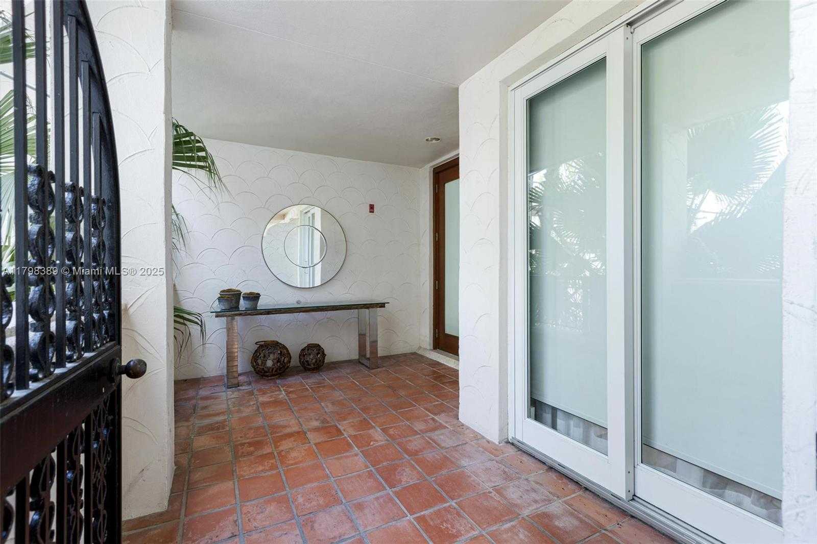 Small Image of 2021 FISHER ISLAND DR #2021, Miami Beach Number 32
