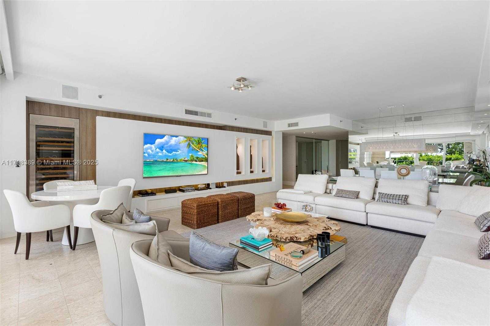 Small Image of 2021 FISHER ISLAND DR #2021, Miami Beach Number 4